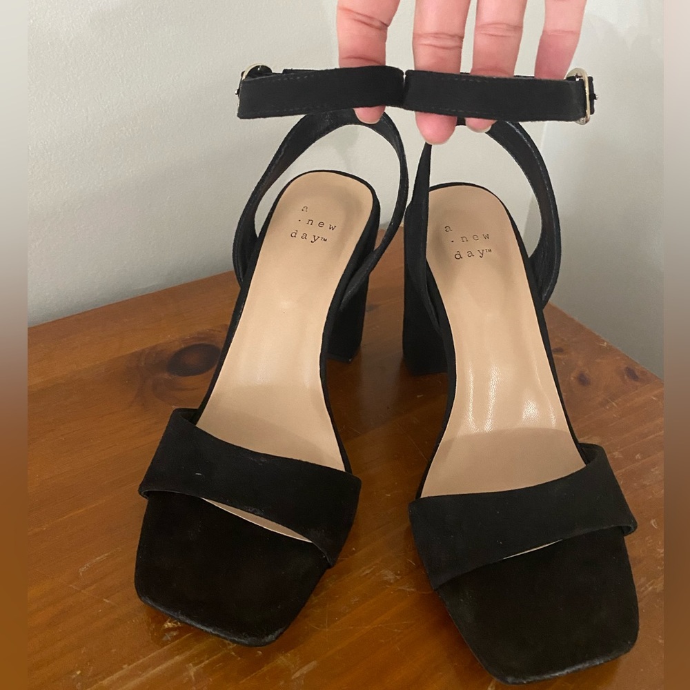 Black strappy women’s heels